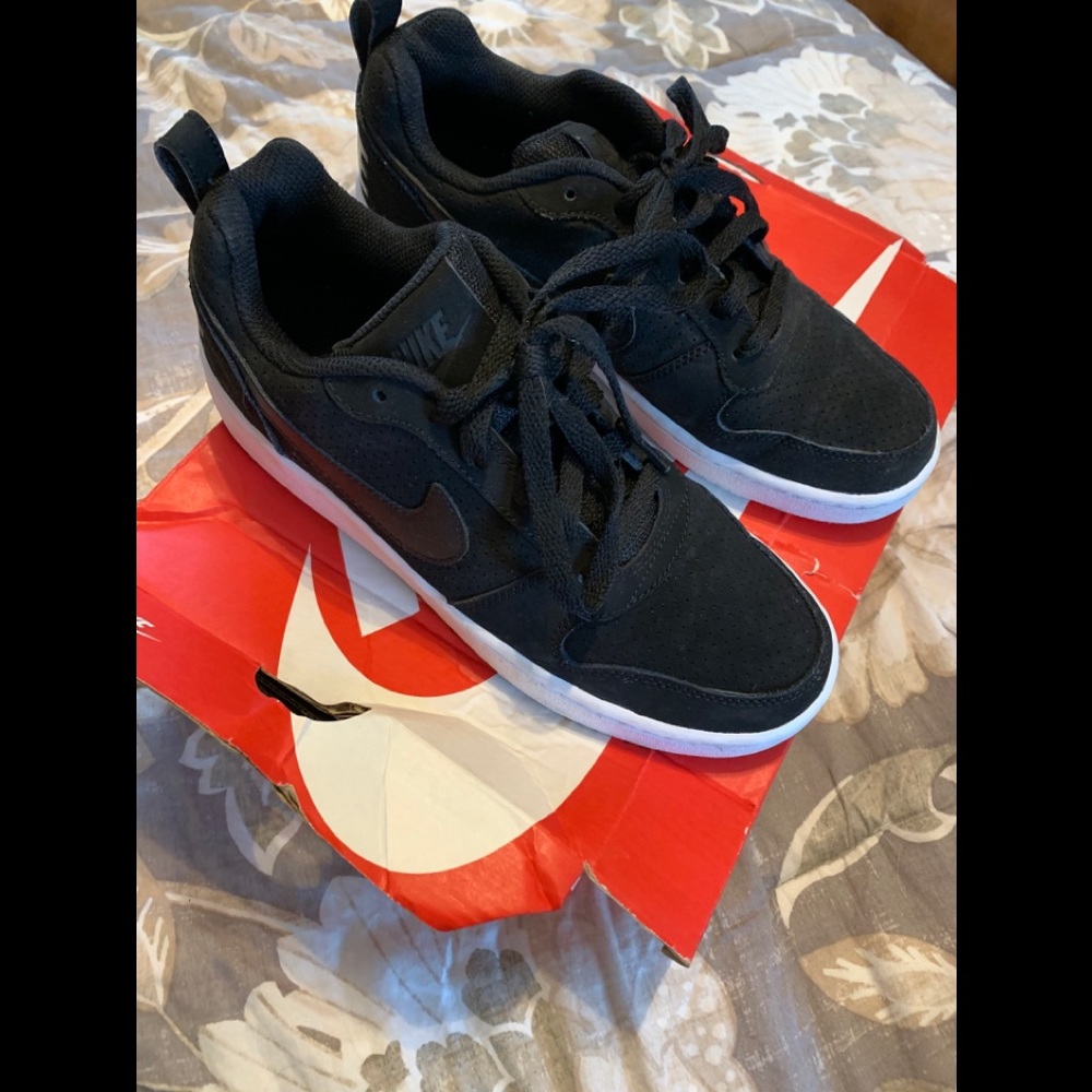 Women’s NIKE Black/white Court Borough Low size 8